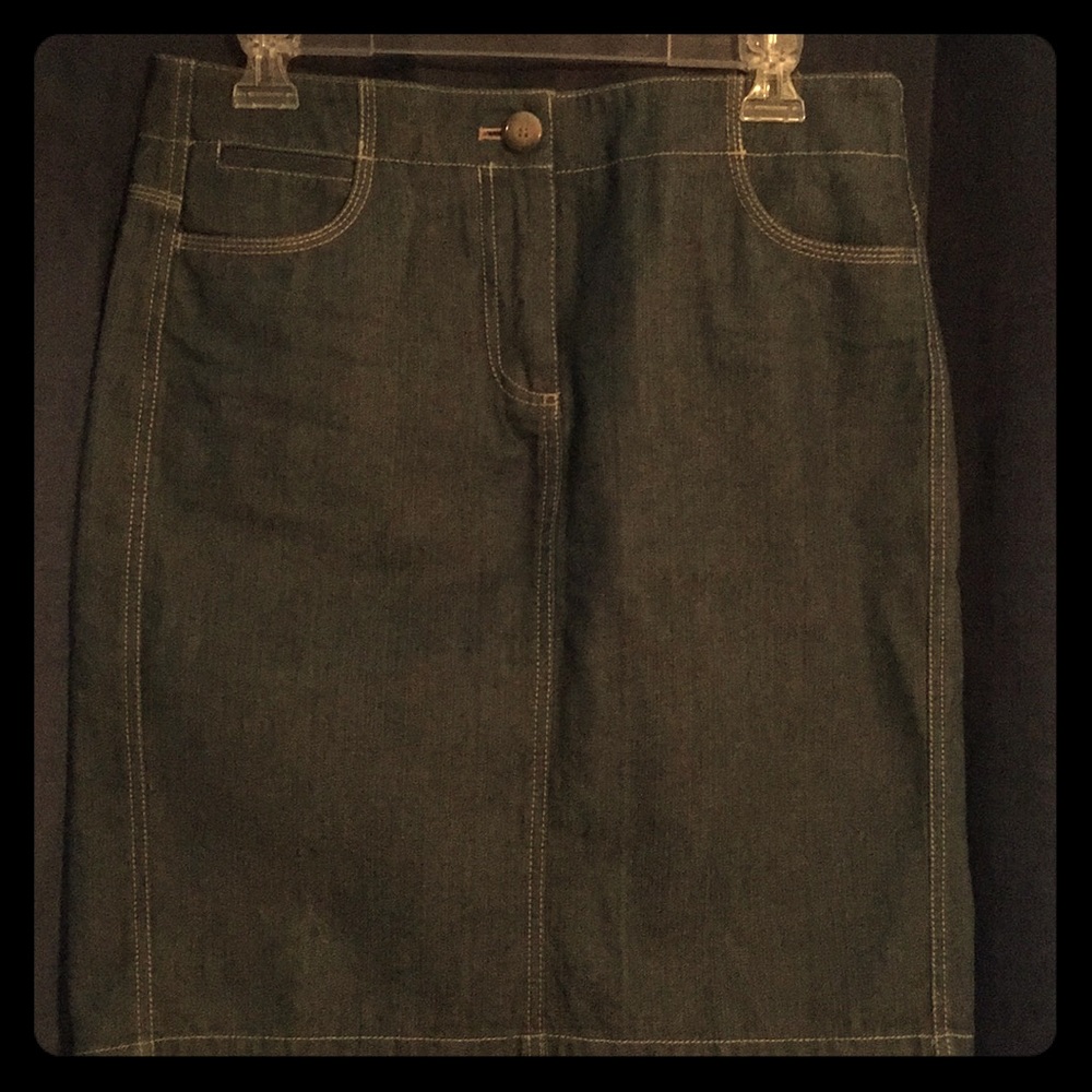 Ann Taylor straight denim skirt- size 6